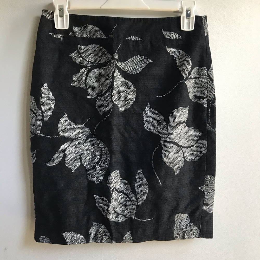 Ann Taylor black-white leaf motif pencil skirts-2P